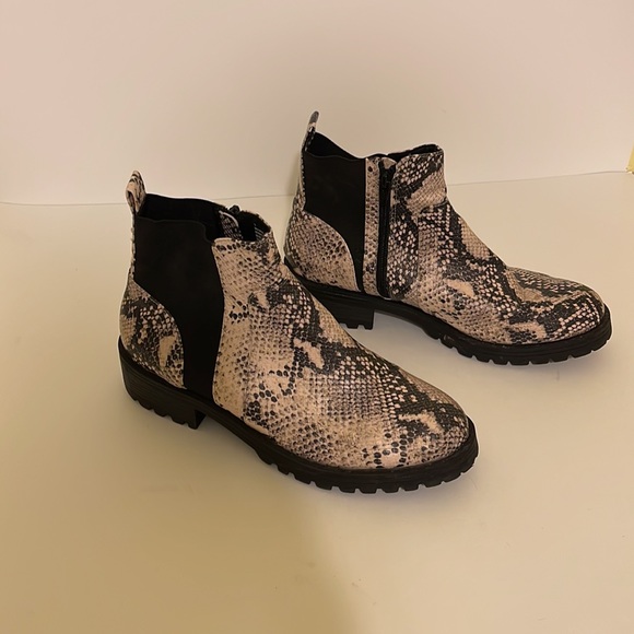 Universal Thread boot - Picture 2 of 6